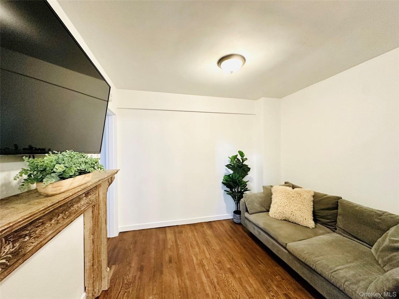 5225 39th Rd Apt 3c #3C - Photo 2 of 7