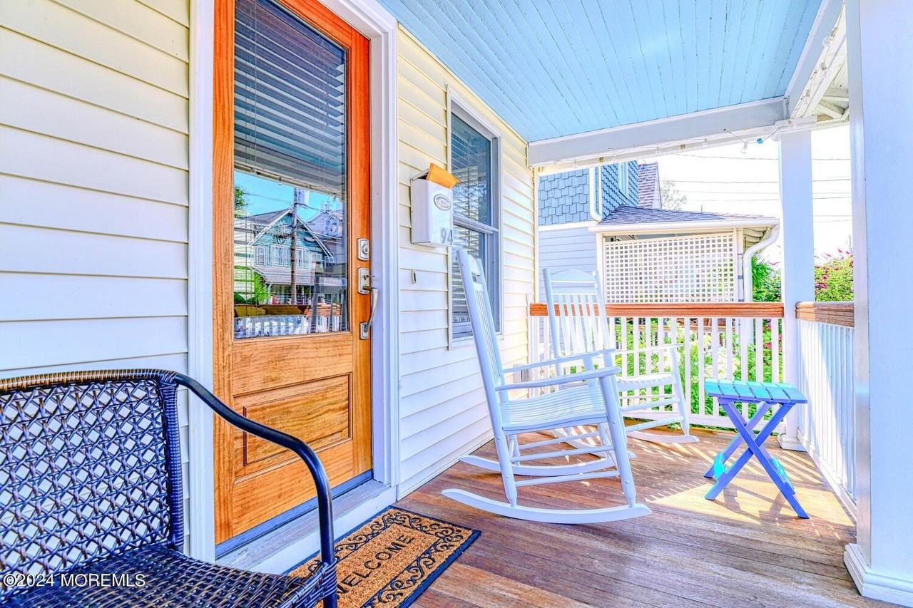 94 Clark Ave - Photo 4 of 29