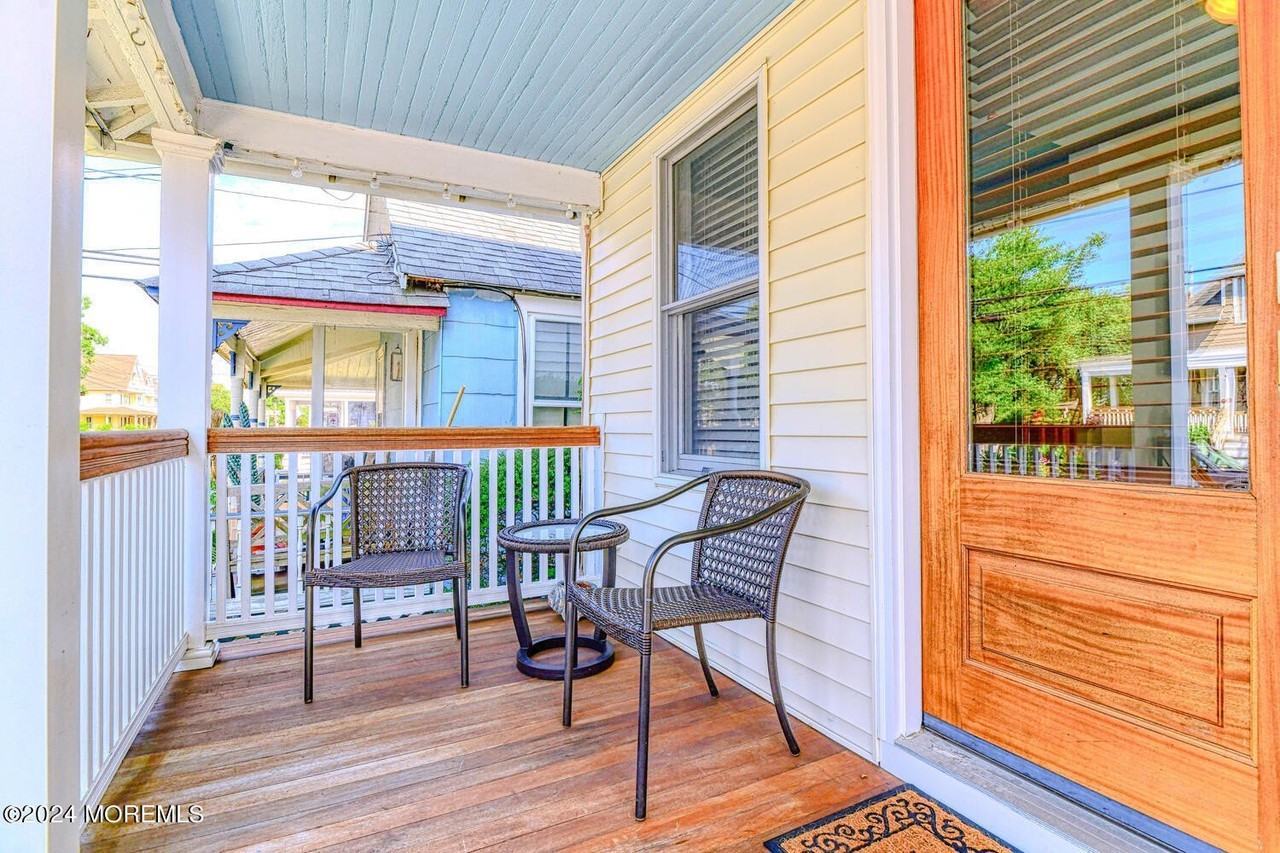 94 Clark Ave - Photo 5 of 29