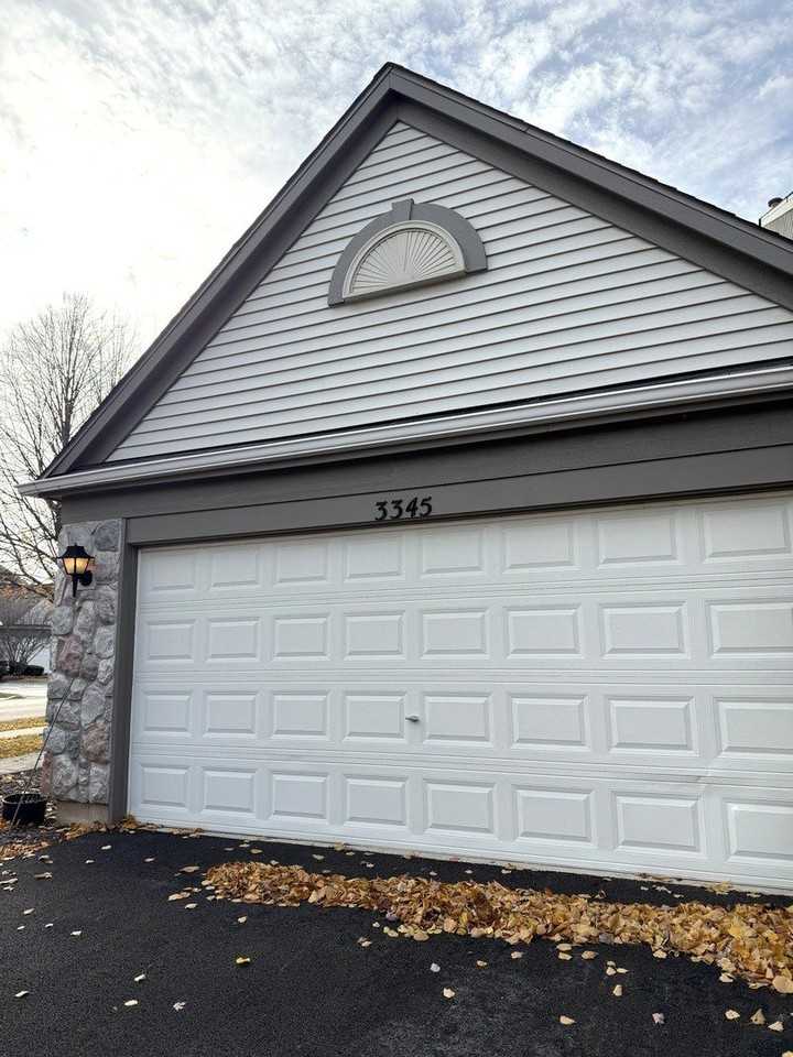 3345 Bromley Ln - Photo 3 of 13