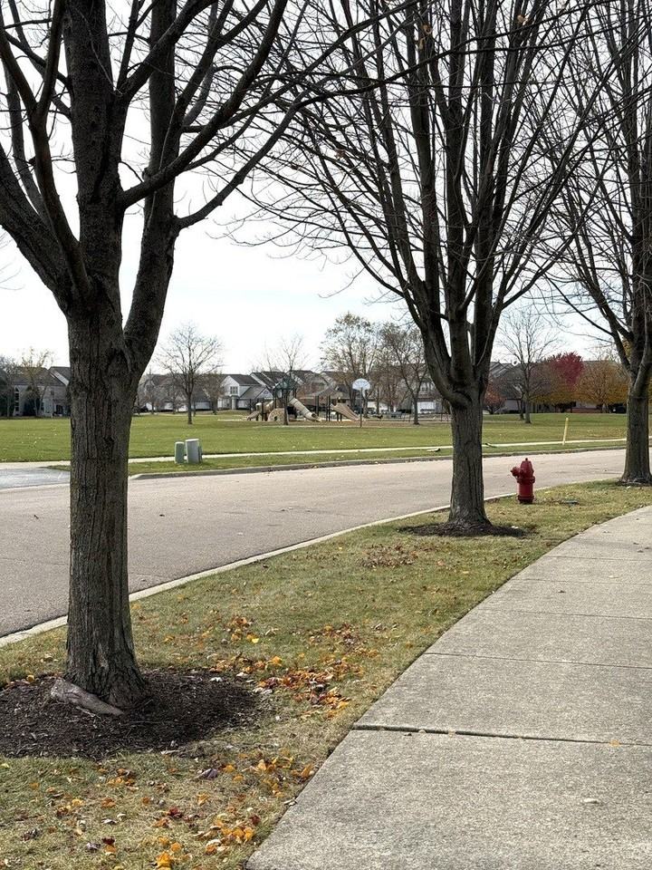 3345 Bromley Ln - Photo 4 of 13