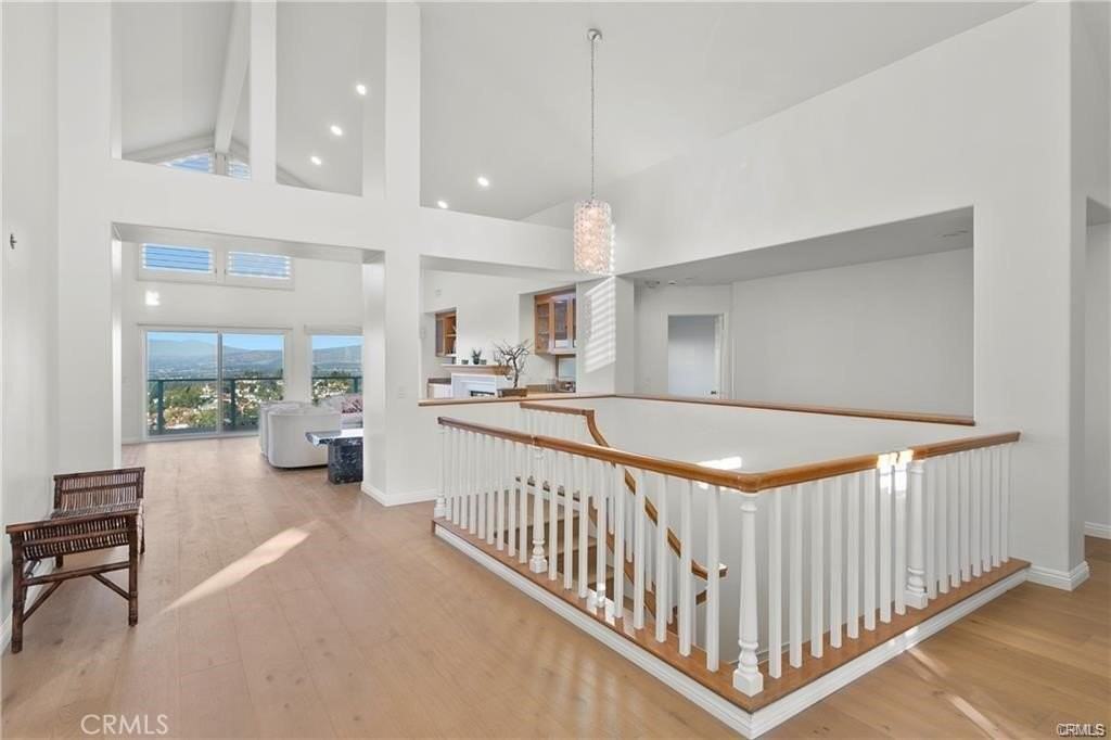 5 Argo - Photo 3 of 24