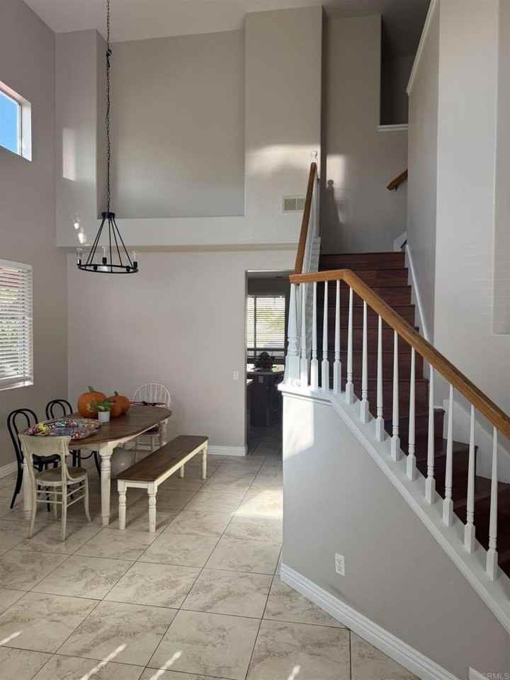 907 Camino Del Sol - Photo 2 of 6