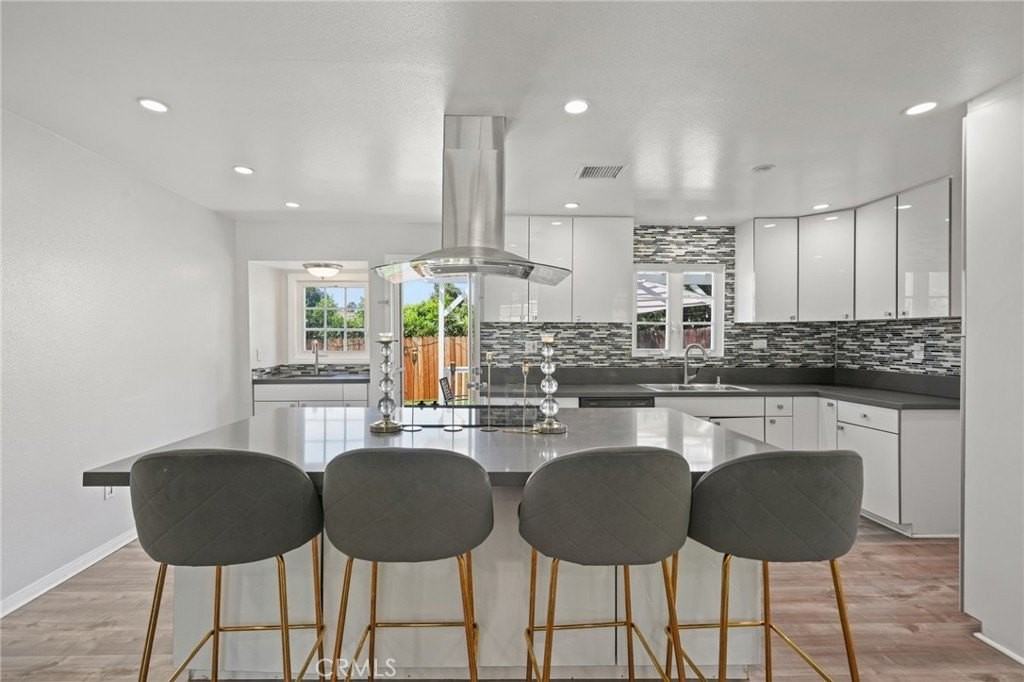 18433 Tarzana Dr - Photo 3 of 33