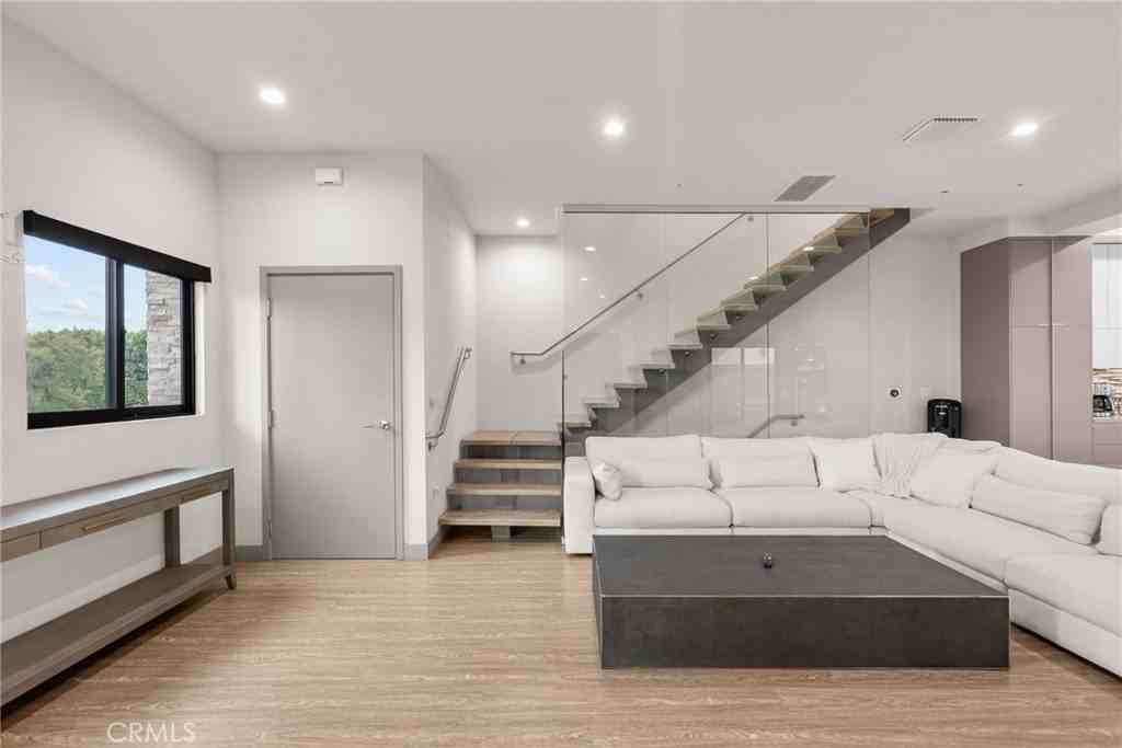 18703 Redwing St - Photo 5 of 37