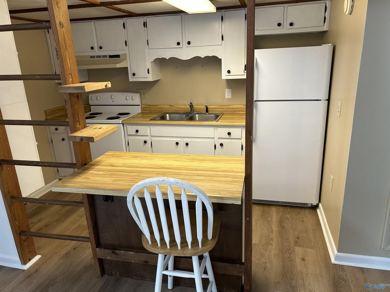 1422 Humes Ave Ne #B - Photo 2 of 6