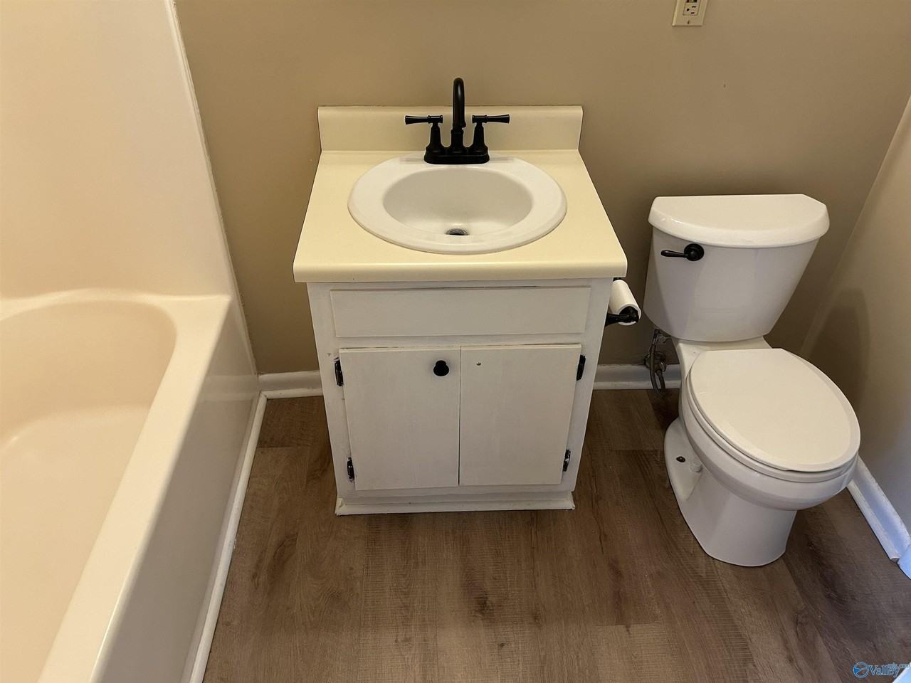 1422 Humes Ave Ne #B - Photo 6 of 6