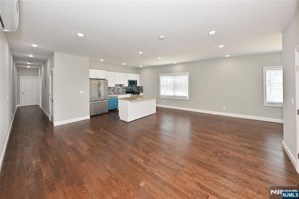 59 Lincoln Ave - Photo 2 of 18