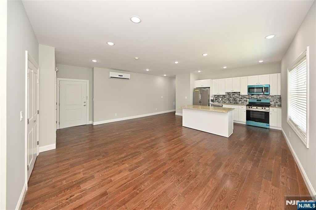 59 Lincoln Ave - Photo 3 of 18