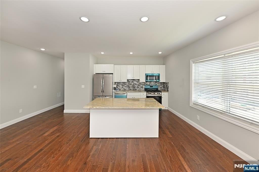 59 Lincoln Ave - Photo 5 of 18