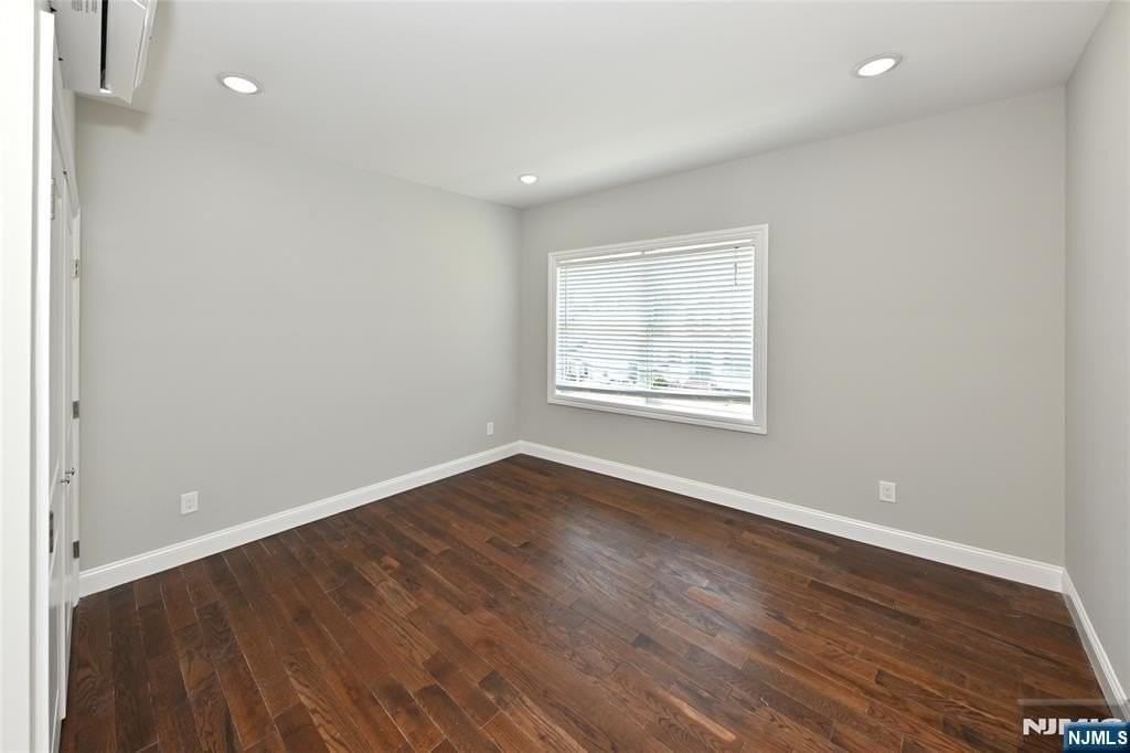 59 Lincoln Ave - Photo 7 of 18