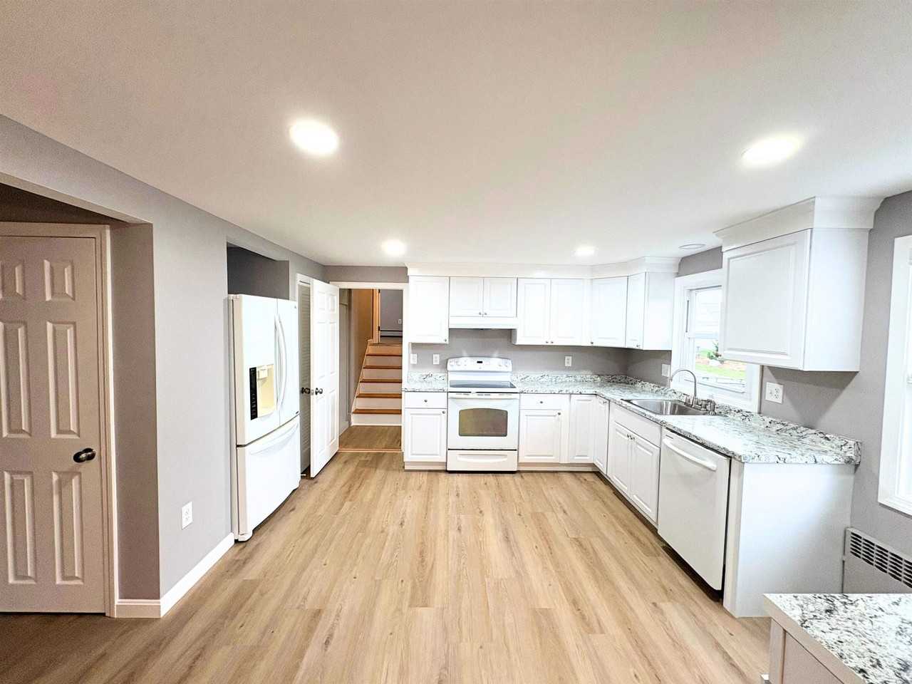 11 Monadnock St - Photo 7 of 14