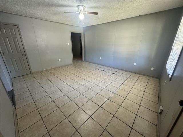 105 Wells Dr - Photo 2 of 14