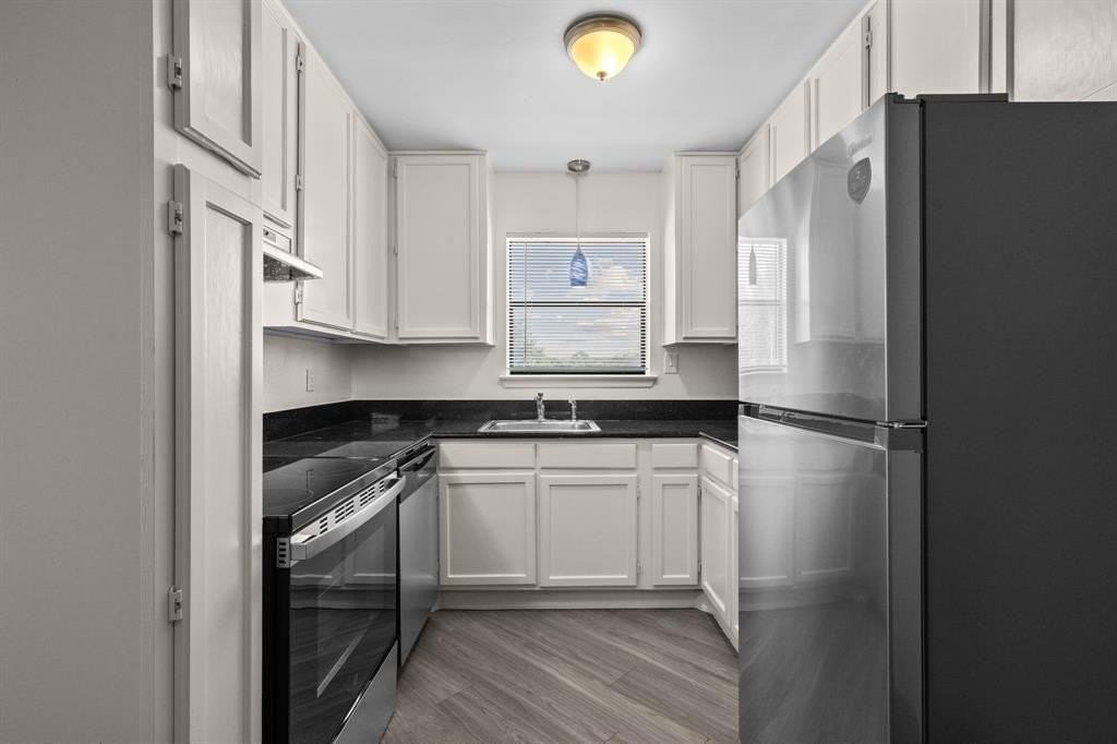 320 E 4th St #204 - Photo 6 of 30