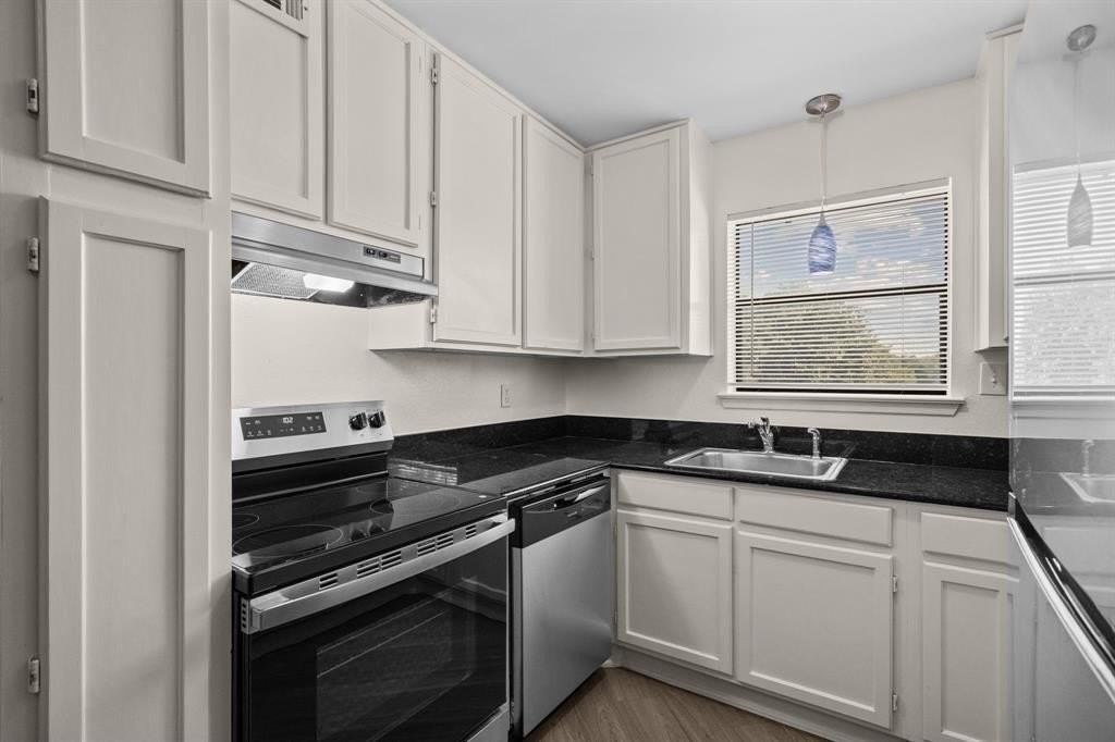 320 E 4th St #204 - Photo 7 of 30