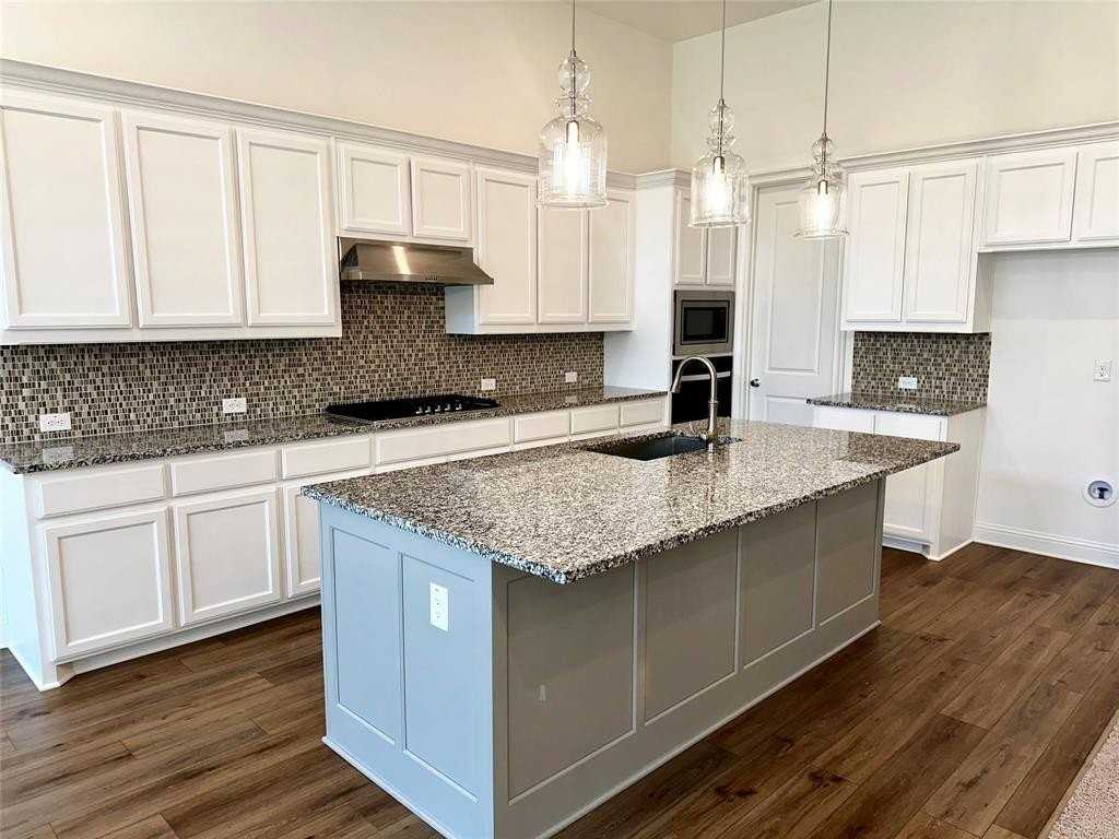 4320 Glen Rose St - Photo 6 of 19