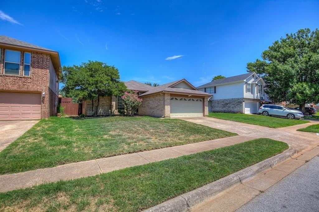 8533 Brushy Creek Trl - Photo 3 of 36