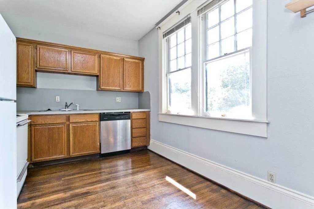 4936 Worth St #C - Photo 5 of 10