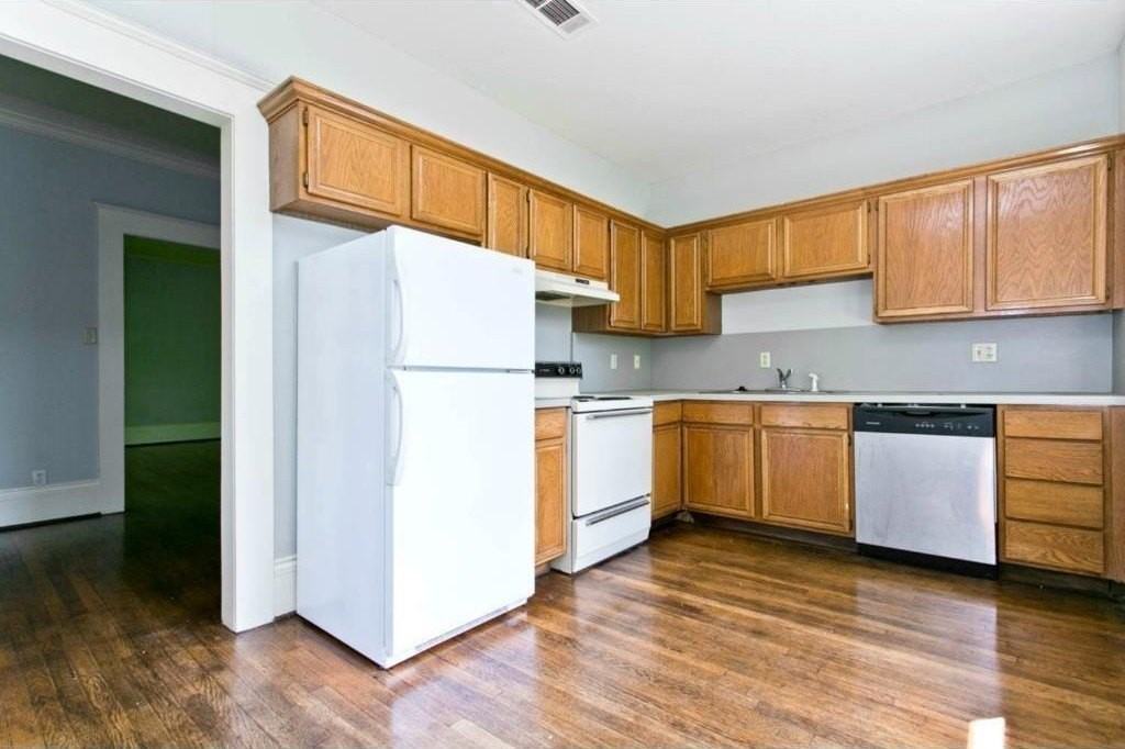 4936 Worth St #C - Photo 6 of 10