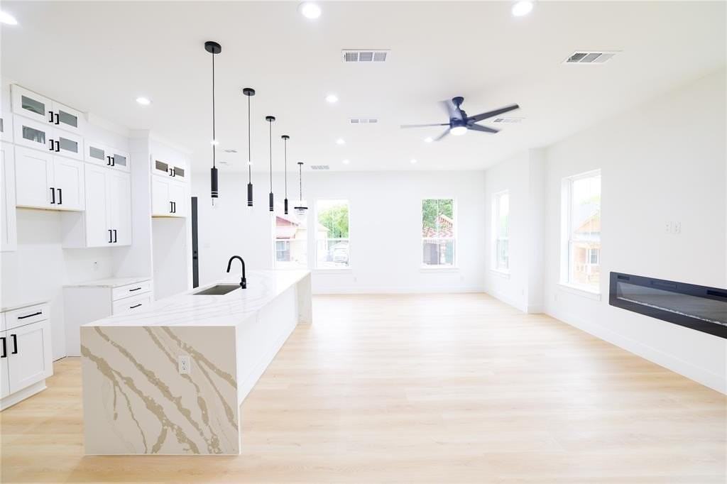 306 E 7th St - Photo 3 of 26