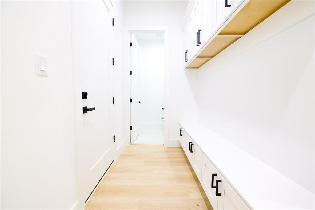 306 E 7th St - Photo 6 of 26