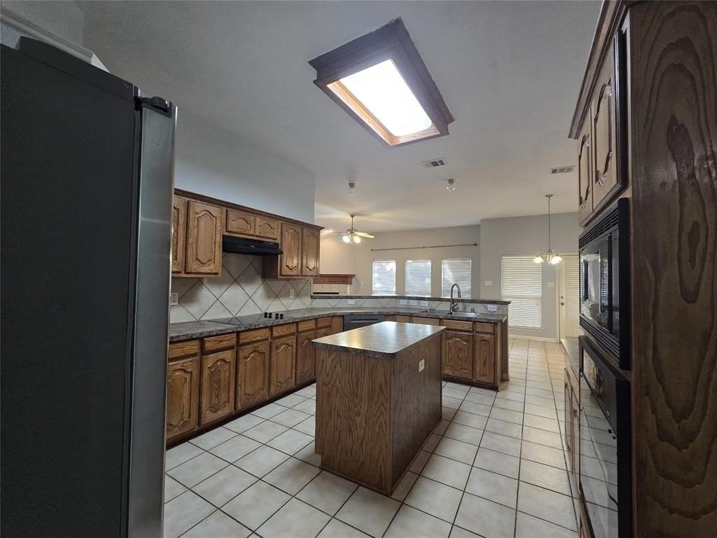 3414 Manor Dr - Photo 3 of 17