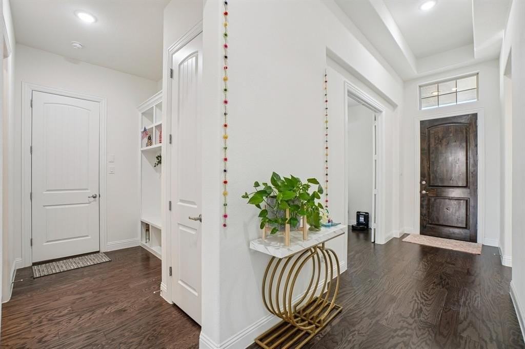 17220 Eastbrook Dr - Photo 4 of 34