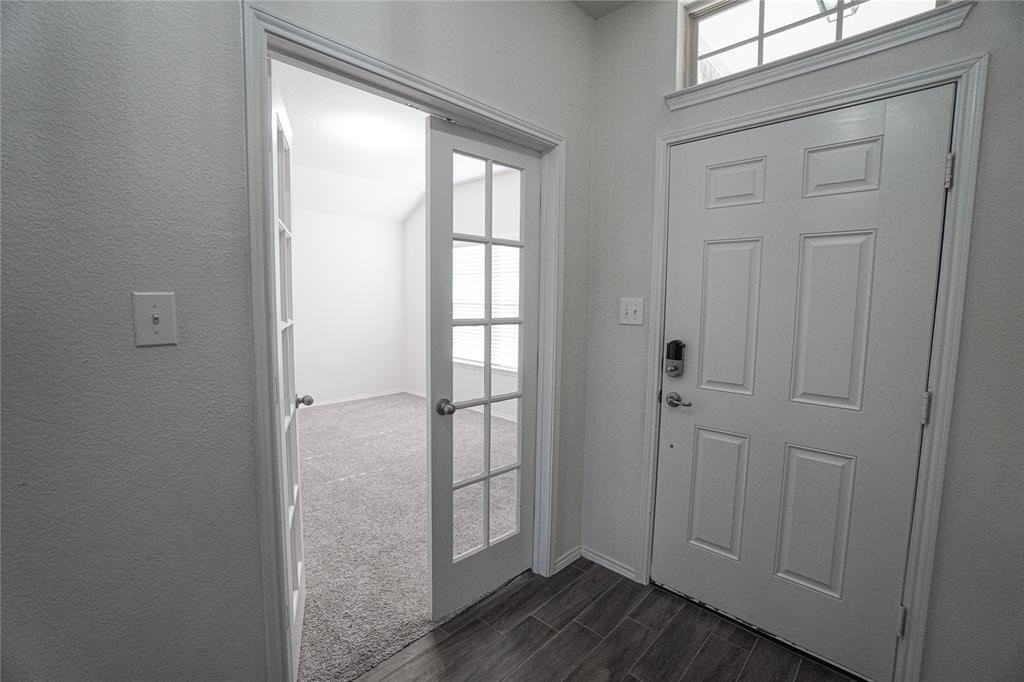 241 Pitt Cir - Photo 4 of 20