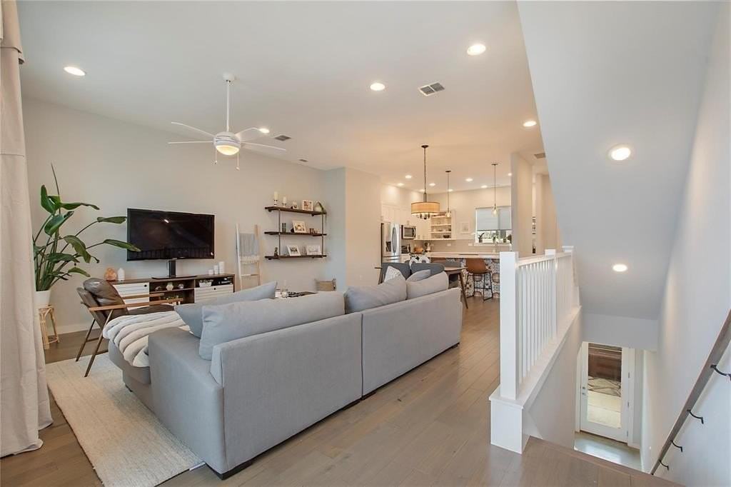 9060 Corsair Pl - Photo 3 of 22