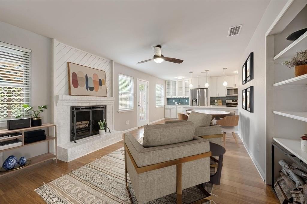 9811 Kingsman Dr - Photo 2 of 25