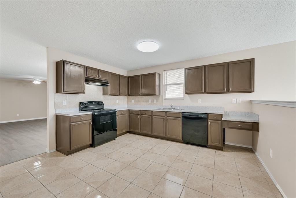 602 Ambarella St - Photo 6 of 19