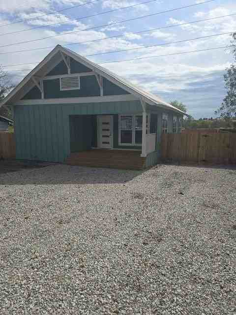 608 E Pecan St - Photo 3 of 25