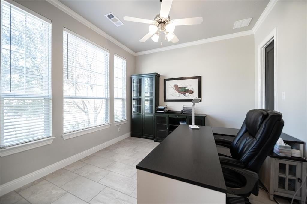 7005 Homestead Dr - Photo 3 of 40