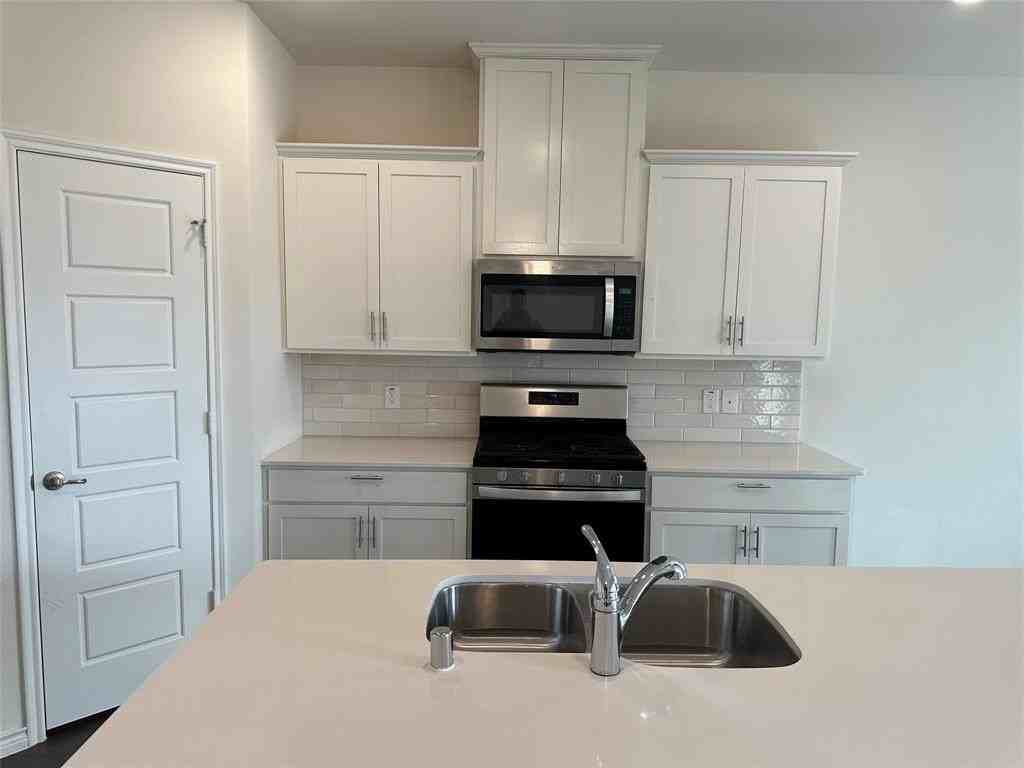 5301 Austen Ave - Photo 3 of 40