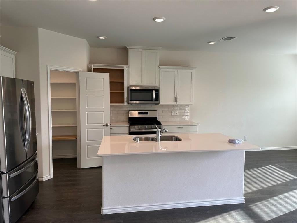 5301 Austen Ave - Photo 4 of 40