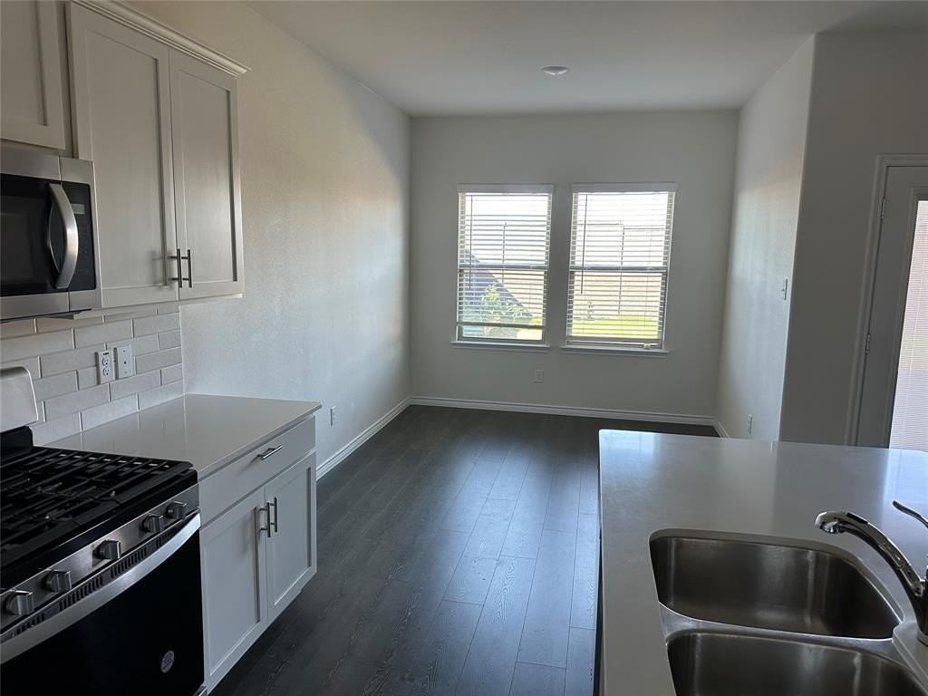 5301 Austen Ave - Photo 6 of 40