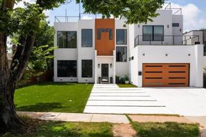 featured image of 3946 N Cresthaven Rd