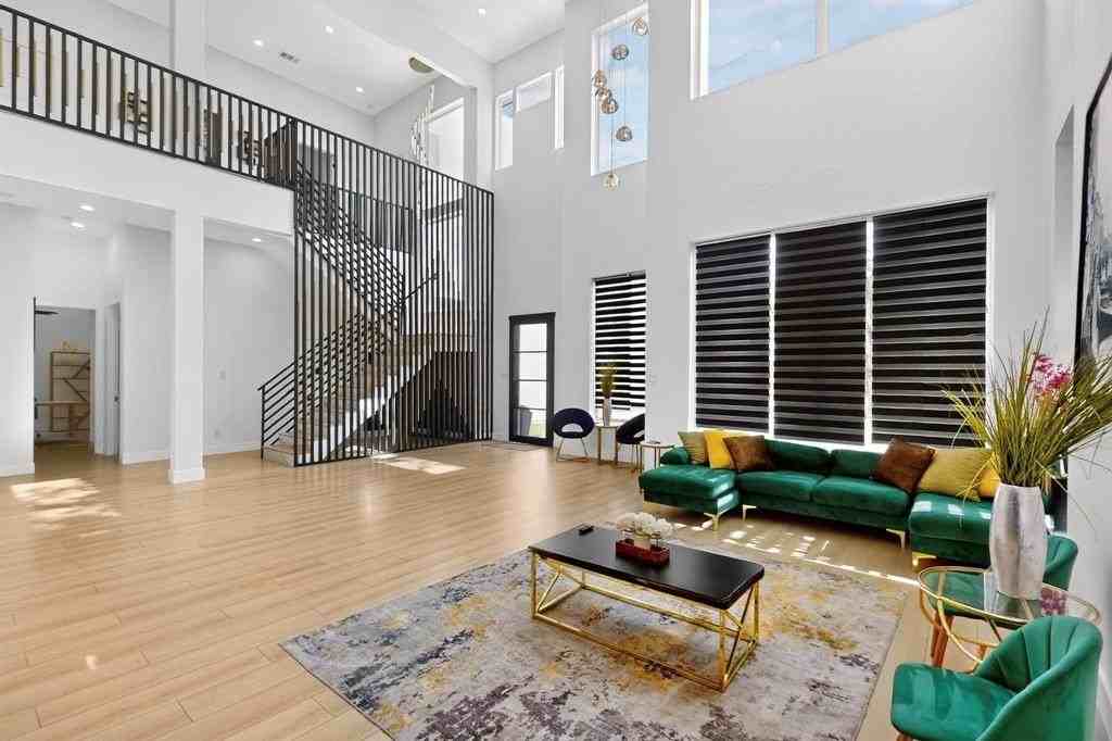 3946 N Cresthaven Rd - Photo 7 of 39