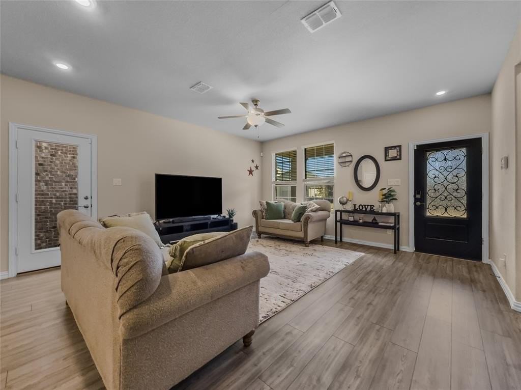 2745 Acadia Dr - Photo 4 of 27