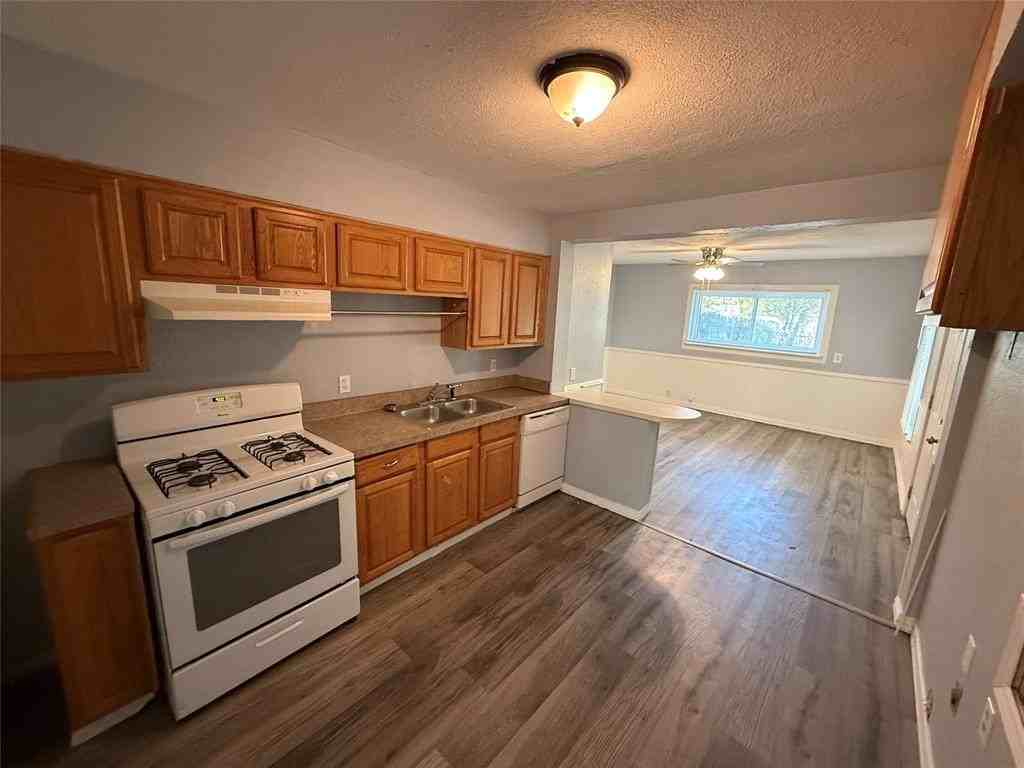 4328 Lubbock Ave - Photo 3 of 16