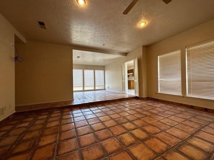 1900 Treehouse Ln - Photo 3 of 18