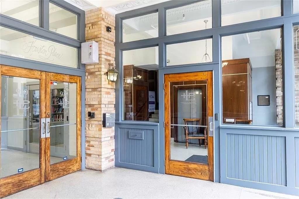 910 Houston St #604 - Photo 2 of 14