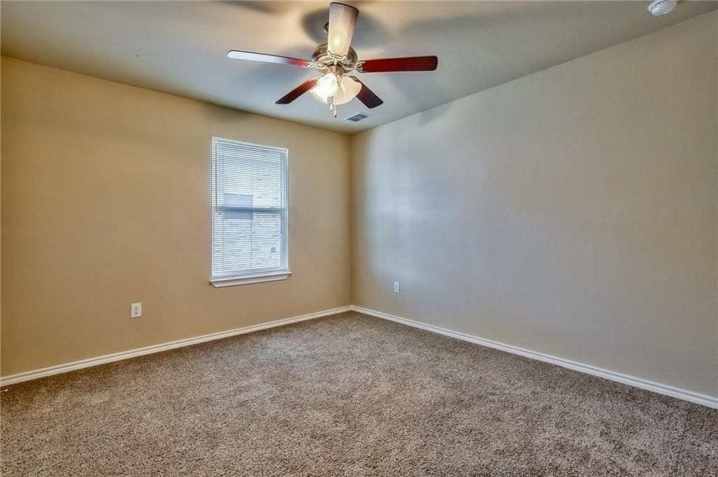 704 East College Street - Photo 7 of 18