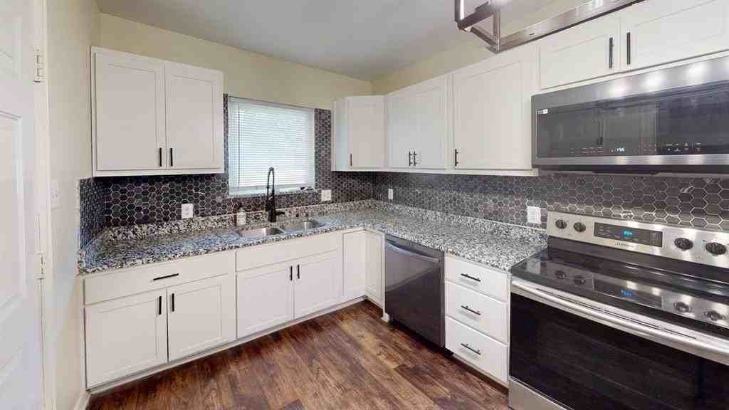 1524 Hilltop Dr - Photo 2 of 18