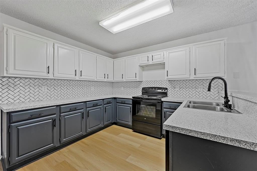 4044 Saint Christopher Ln - Photo 5 of 14