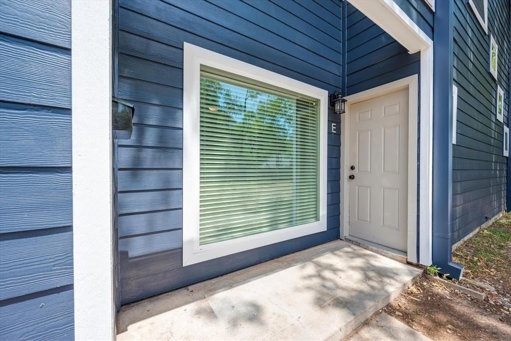 805 W Chambers St #B - Photo 2 of 13