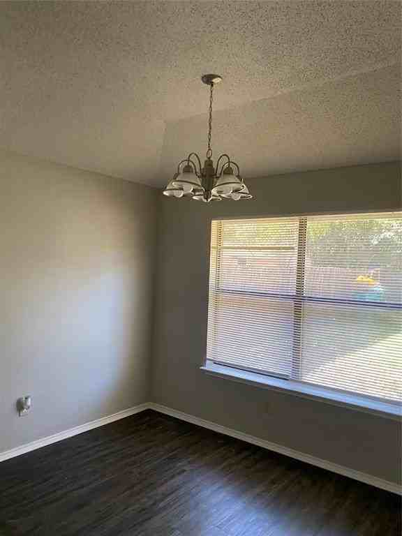 822 Collins Blvd - Photo 5 of 16