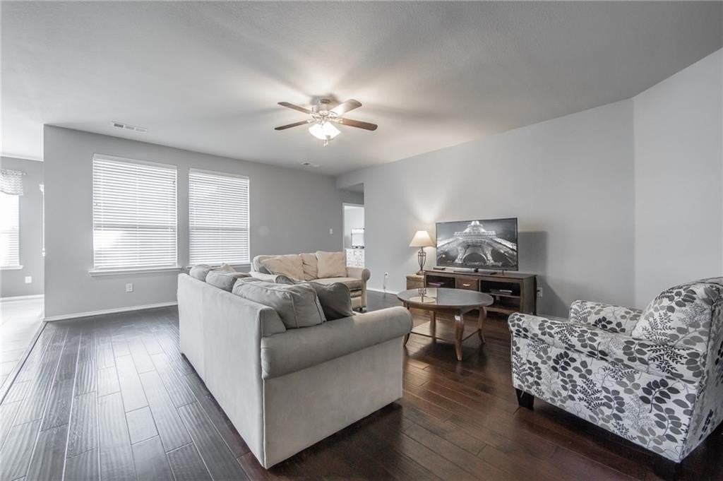 1101 Roadrunner Dr - Photo 2 of 8