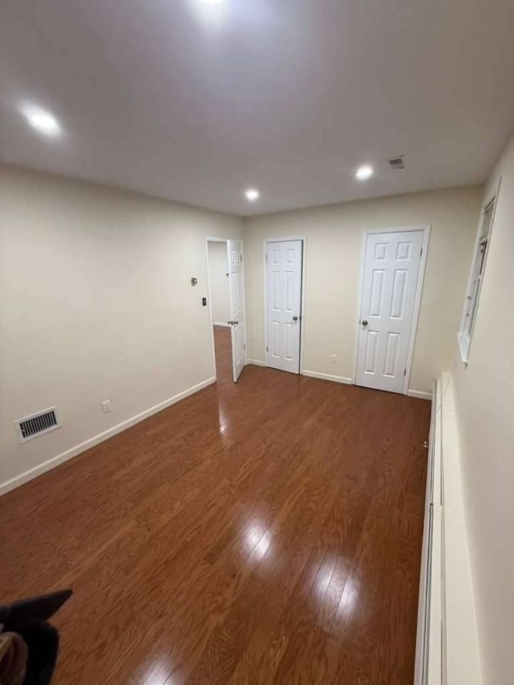 6706 171st St #2 - Photo 4 of 9