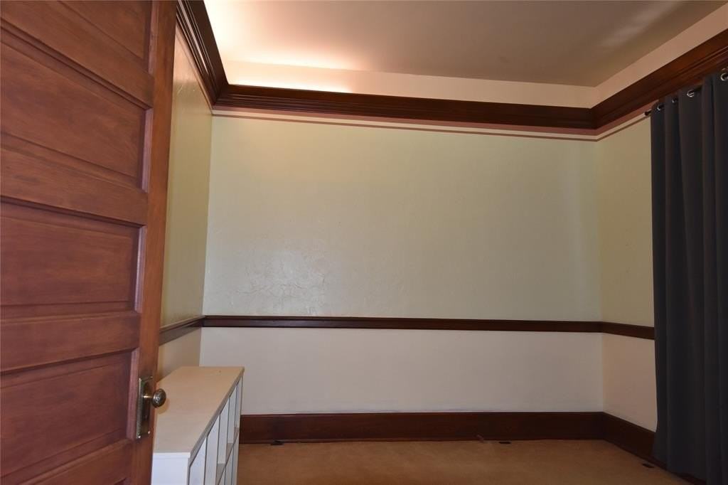 108 S Division St - Photo 4 of 14